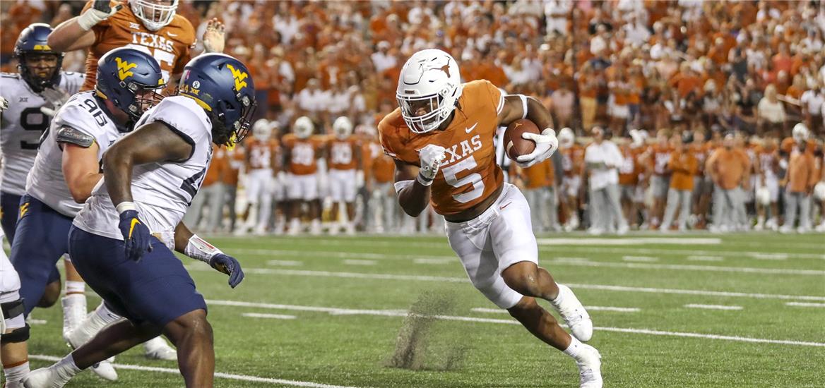 Texas Longhorns running back Bijan Robinson (5) runs the ball against the West Virginia Mountaineers during the second quarter at Darrell K Royal-Texas Memorial Stadium.  Ben Queen-USA TODAY Sports

                    