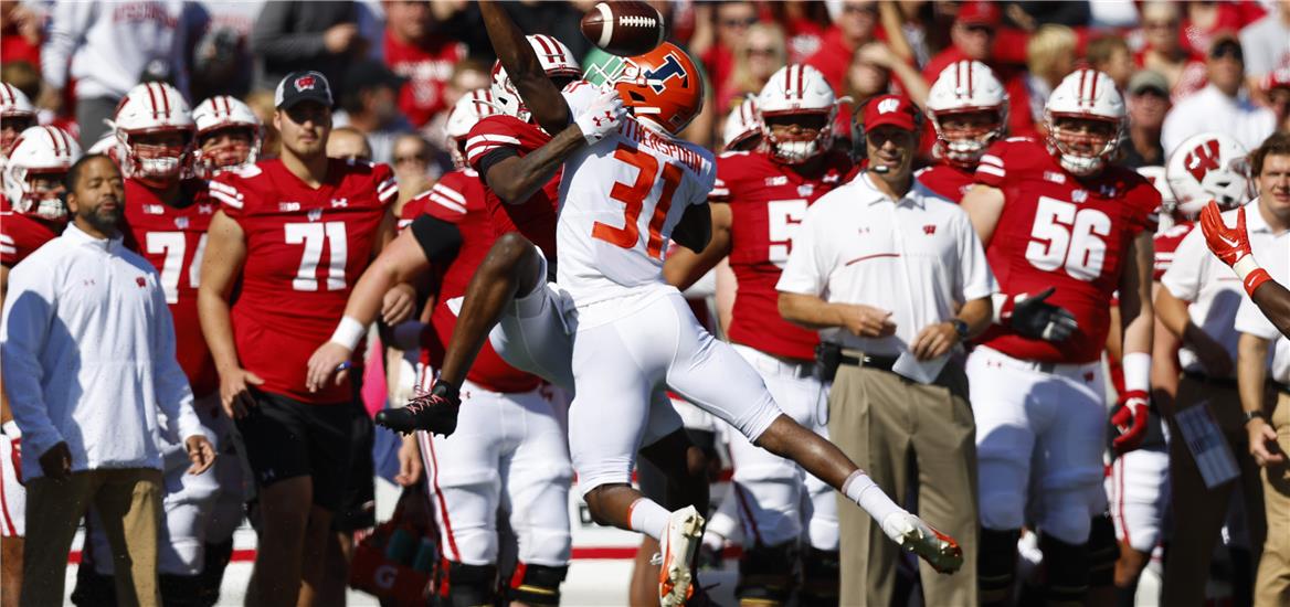 Illinois Fighting Illini defensive back Devon Witherspoon (31) breaks up the pass during the first quarter against the Wisconsin Badgers at Camp Randall Stadium.   Jeff Hanisch-USA TODAY Sports

                    