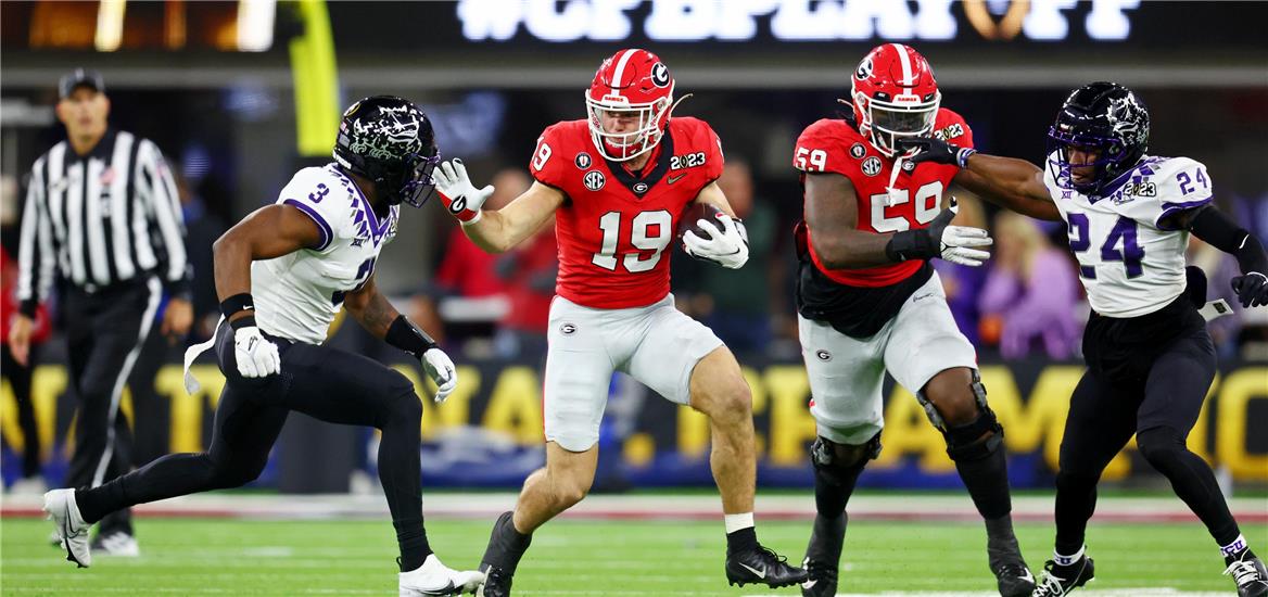 Georgia Bulldogs tight end Brock Bowers (19) runs with the ball against the TCU Horned Frogs during the second quarter of the CFP national championship game at SoFi Stadium.   Mark J. Rebilas-USA TODAY Sports
                    